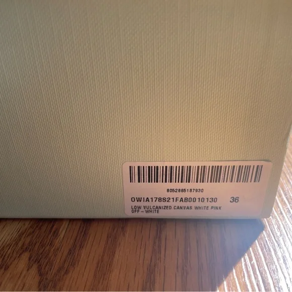 Off-White sneakers - Picture 5 of 11